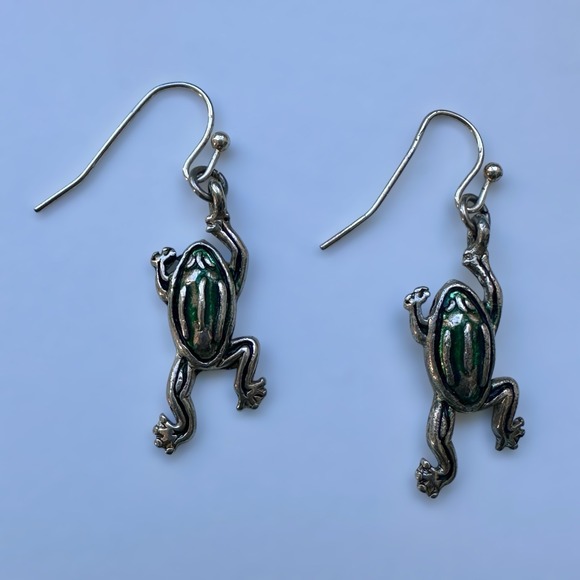 Vintage Frog Earrings 1.25" Silver Tone Green Enamel Hooks Animal Aquatic Pond - Picture 1 of 6